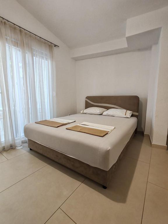 Postel nebo postele na pokoji v ubytování Villa Maxima u blizini plaže sa garažom i sigurnosnom kamerom