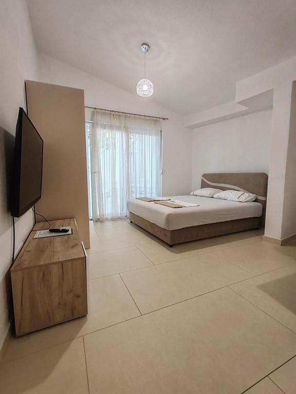 Postel nebo postele na pokoji v ubytování Villa Maxima u blizini plaže sa garažom i sigurnosnom kamerom