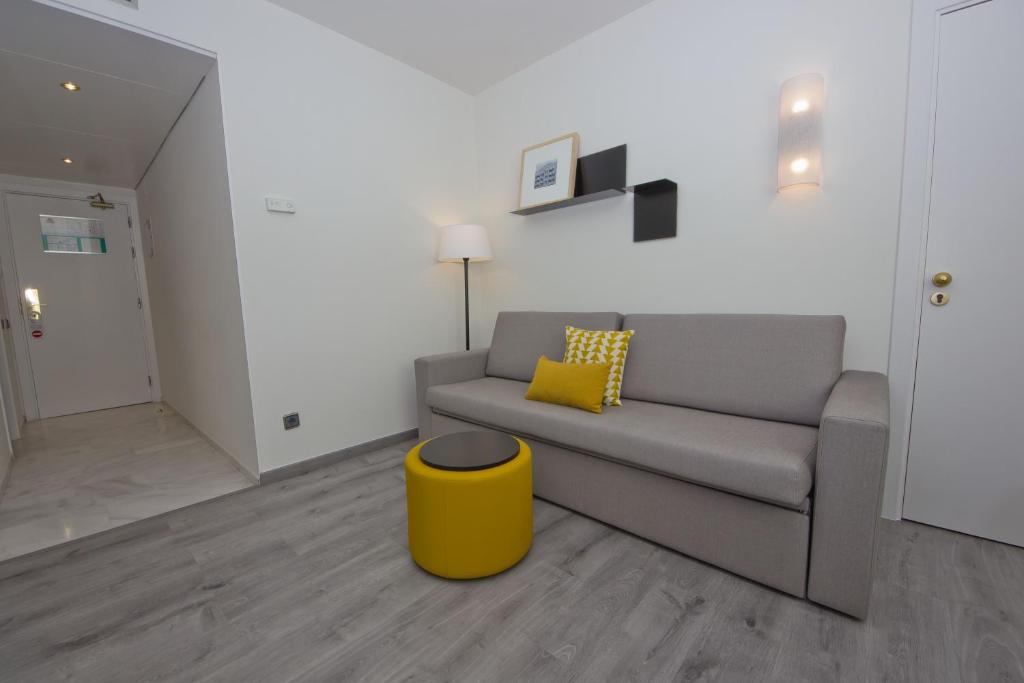Aparthotel Atenea Valles - Family Room (2 Adults + 2 Children)