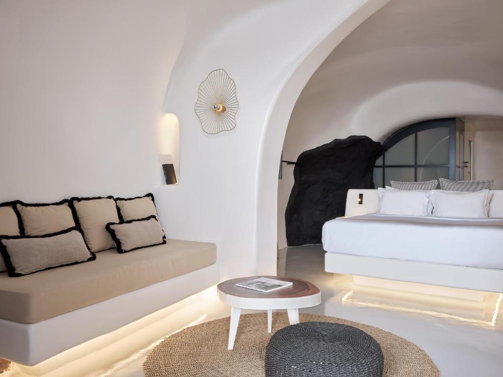 Postel nebo postele na pokoji v ubytování Olvos Luxury Suites