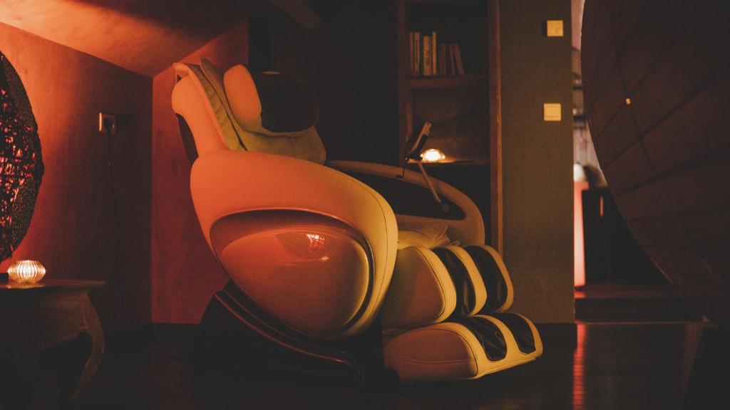 Posezení v ubytování L'Eden - Suite privative avec jacuzzi et sauna