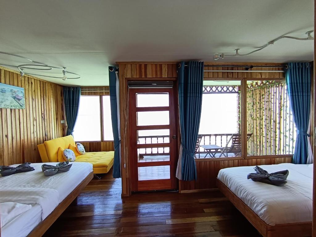 Photo from 仙本那乐乐棒水屋 Larapan Water Village Semporna in Semporna, Sabah, Malaysia