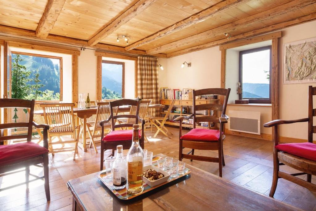 Χώρος καθιστικού στο Chalet en pleine montagne, 10 personnes, 4 chambres - LEPELE