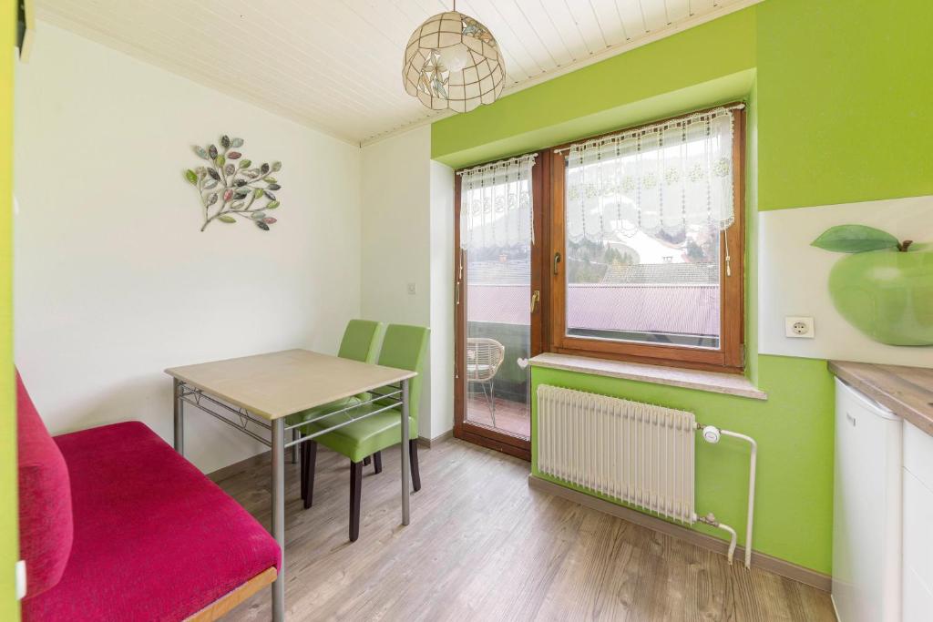 Apartments Kot'č - Appartement Met Twee Slaapkamers Met Balkon