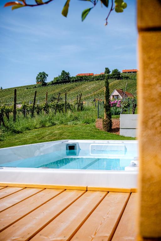 Bazén v ubytování Klöchberg Relaxing & Living nebo v jeho okolí