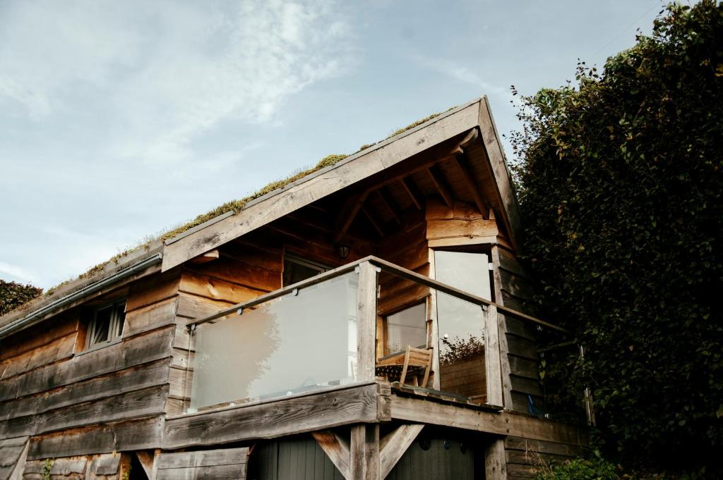 a window on the side of a wooden building at L'Escale Zen - Tiny House (Jacuzzi/Sauna) in Theux