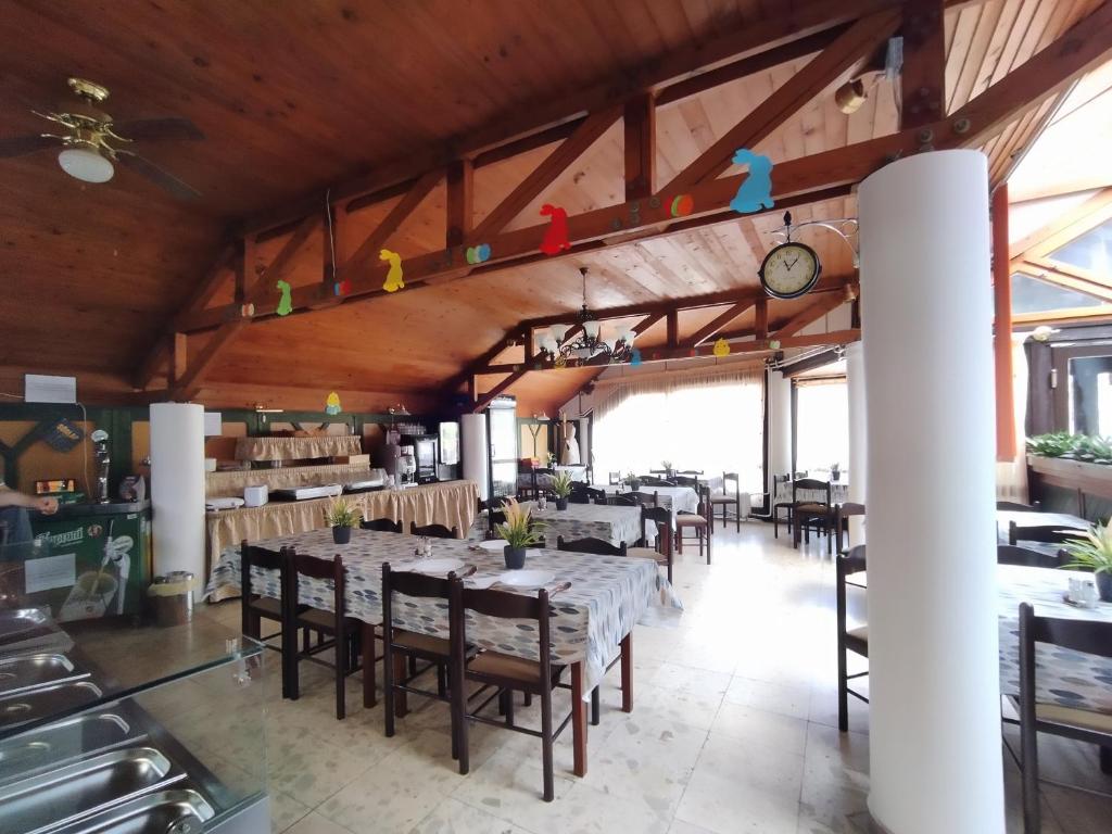 Restoran või mõni muu söögikoht majutusasutuses Viking Hotel