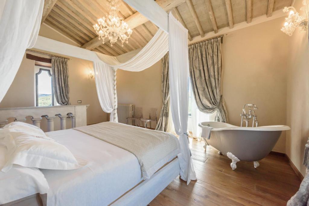 Łóżko lub łóżka w pokoju w obiekcie Villa Conca d'Oro by Mmega