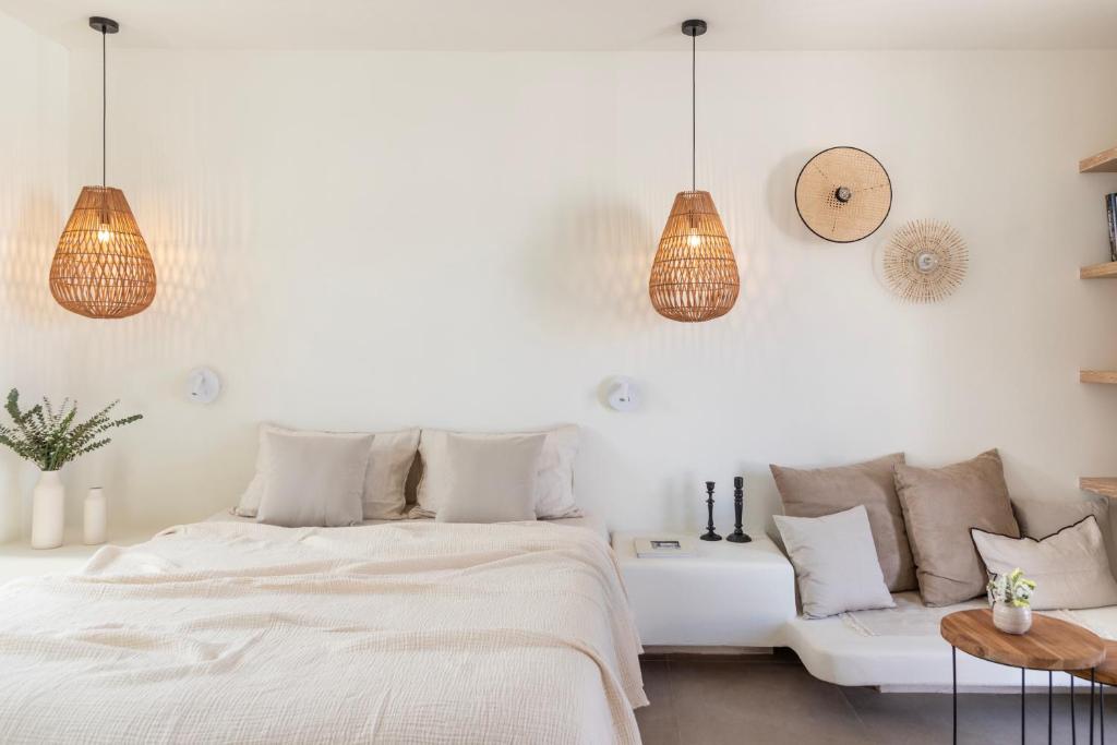 Postel nebo postele na pokoji v ubytování Frescoes Luxury Suites By KB Hospitality