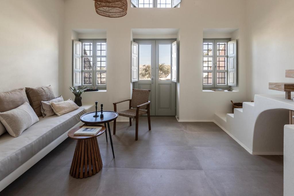 Posezení v ubytování Frescoes Luxury Suites By KB Hospitality
