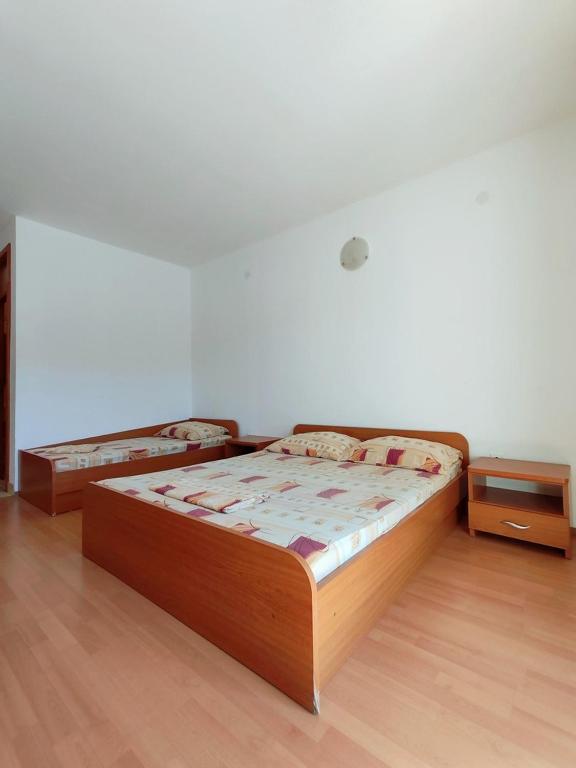 Postel nebo postele na pokoji v ubytování Apartmani i sobe Šagarjelo