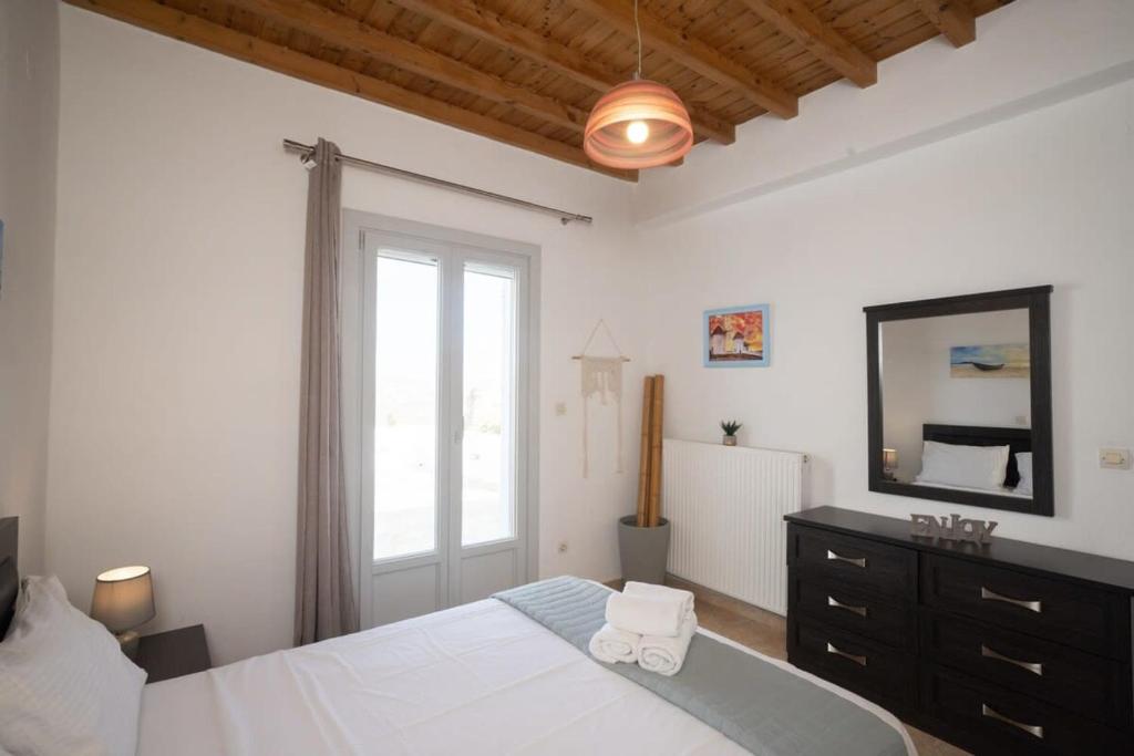 Afbeelding uit fotogalerij van 1 Bd Emerald Apt with Sparkling Shared Pool in Plintri