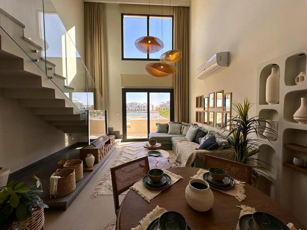 Posezení v ubytování Charming 3BR Villa/Free Pool & Lagoon Access@Gouna