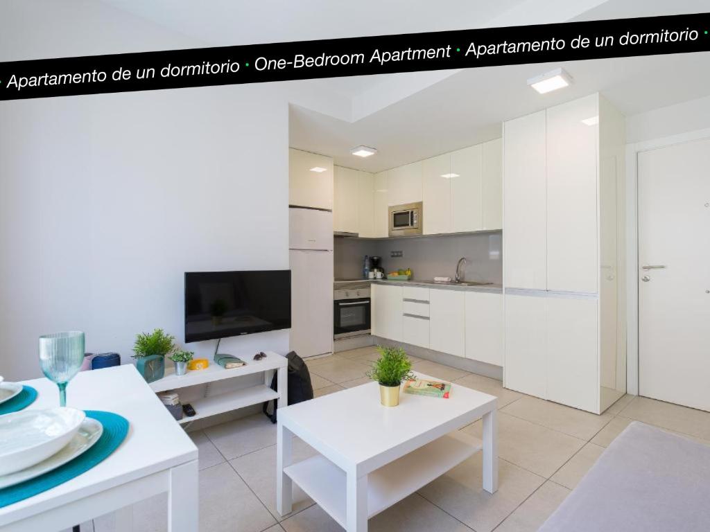 A kitchen or kitchenette at Tusity Yeah Apartments