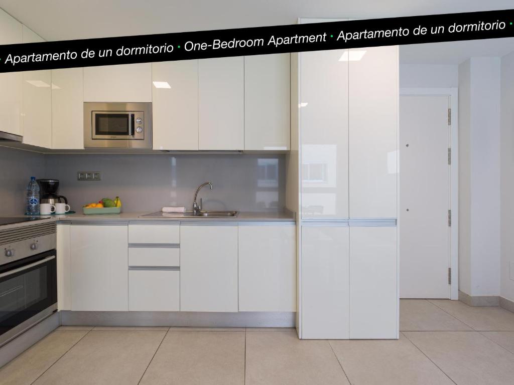A kitchen or kitchenette at Tusity Yeah Apartments