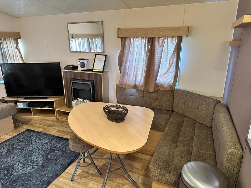 A television and/or entertainment centre at 6 Berth Caravan At Dovercourt Holiday Park In Essex Ref 44006s