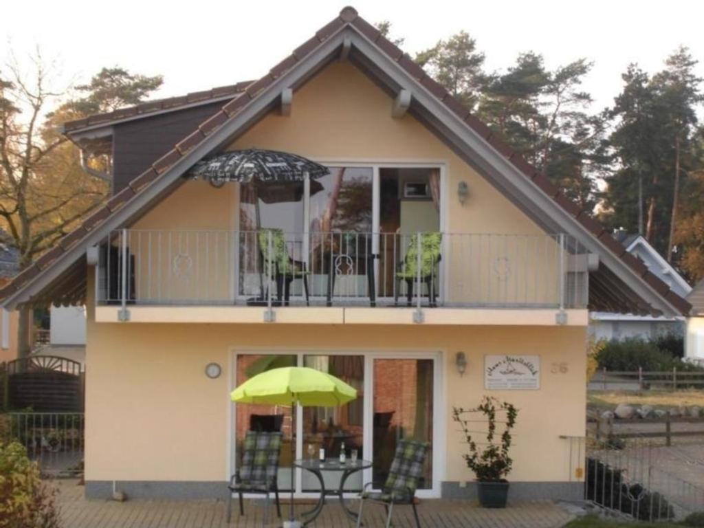 Große Ferienwohnung in RöbelMüritz mit Garten, Terrasse und Grill und