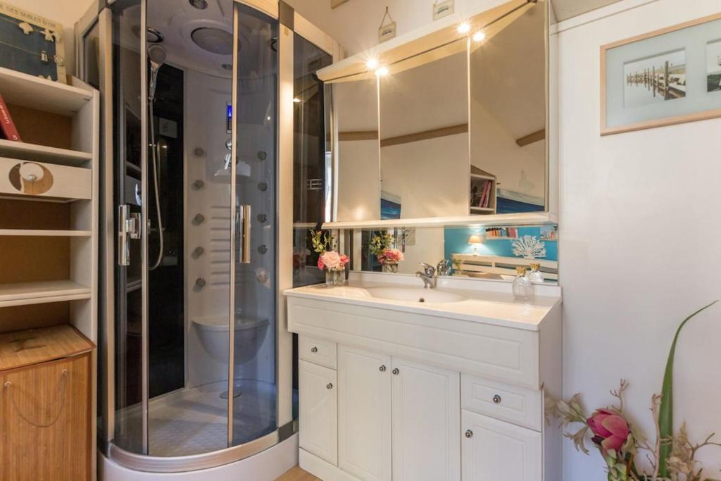 Kúpeľňa v ubytovaní Maison charmante à Bernières-sur-Mer, parfait 35 m².