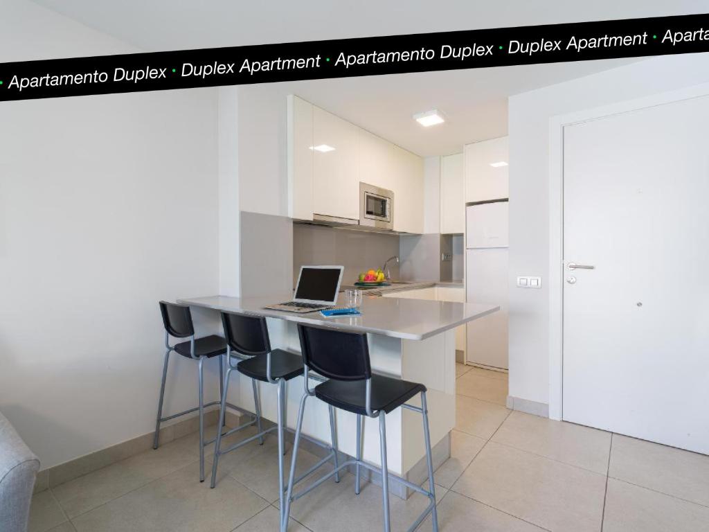 A kitchen or kitchenette at Tusity Yeah Apartments