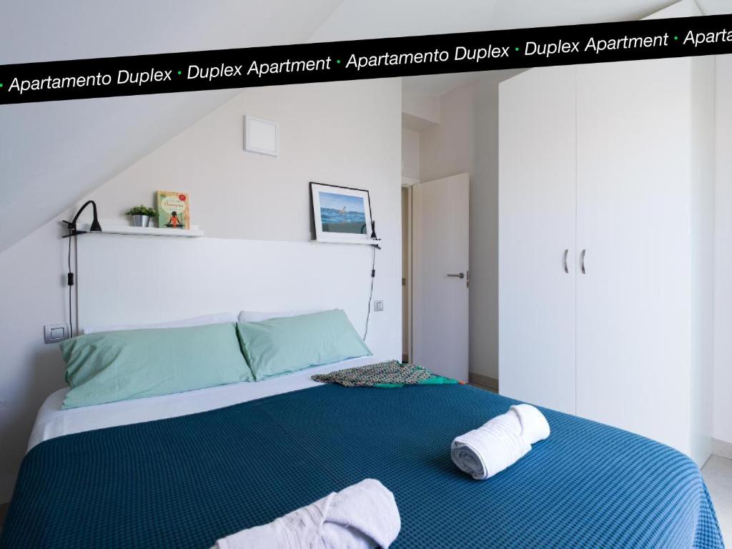 A bed or beds in a room at Tusity Yeah Apartments