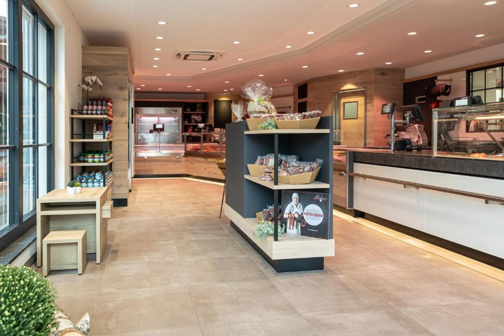 Supermarket nebo jiné obchody v  penzionu – hostince nebo okolí