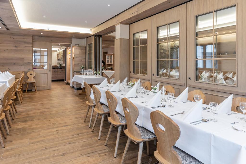 Restaurace v ubytování Gasthof Zum Roten Haus