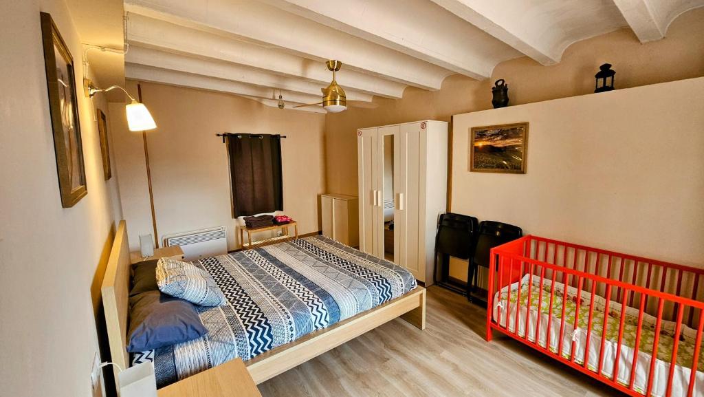 Postel nebo postele na pokoji v ubytování Ca lAixut Turismo Rural