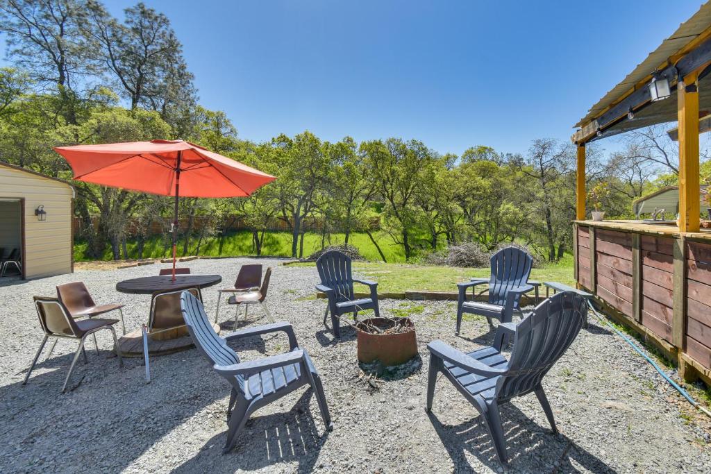 Foto dalla galleria di Pet-Friendly Valley Springs Retreat with Fire Pit! a Valley Springs
