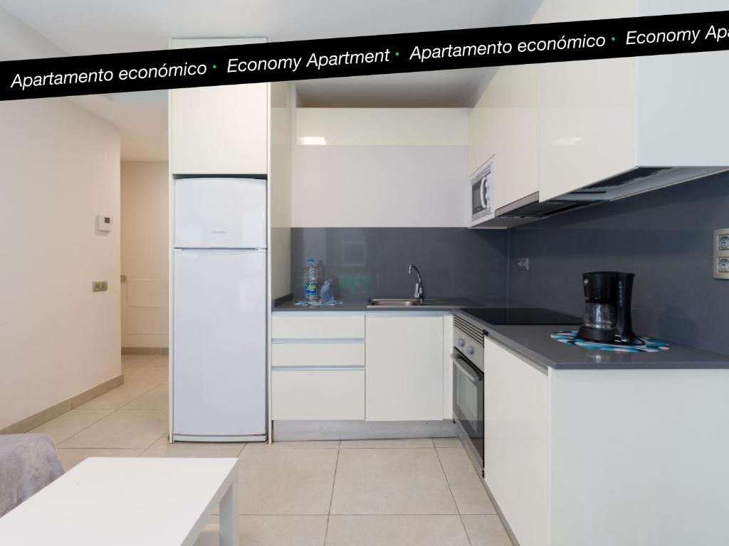 A kitchen or kitchenette at Tusity Yeah Apartments