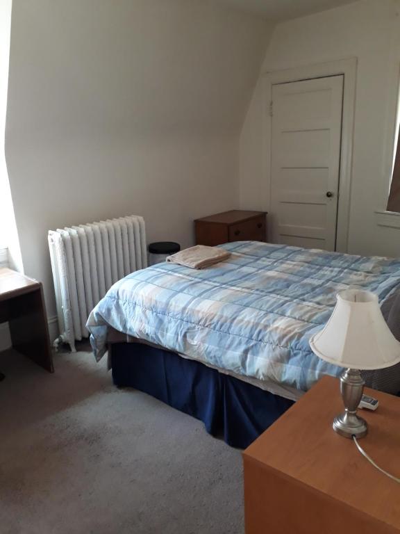 Postel nebo postele na pokoji v ubytování Pleasant Rooming House