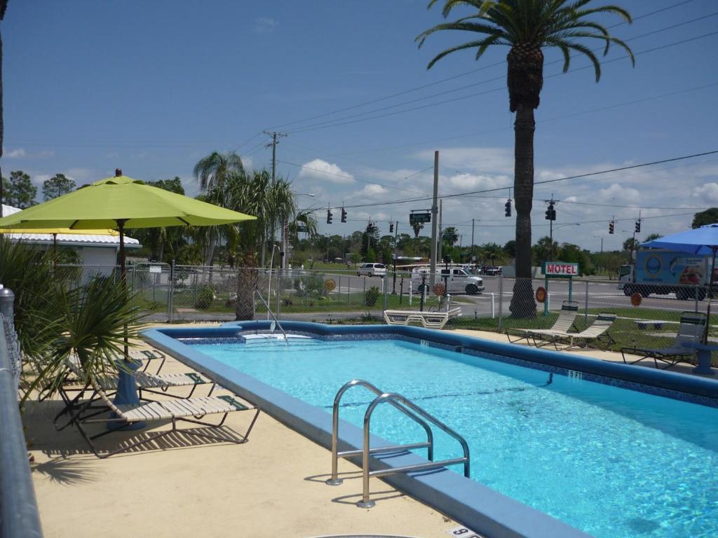 Bazén v ubytování Palm Court Motel nebo v jeho okolí