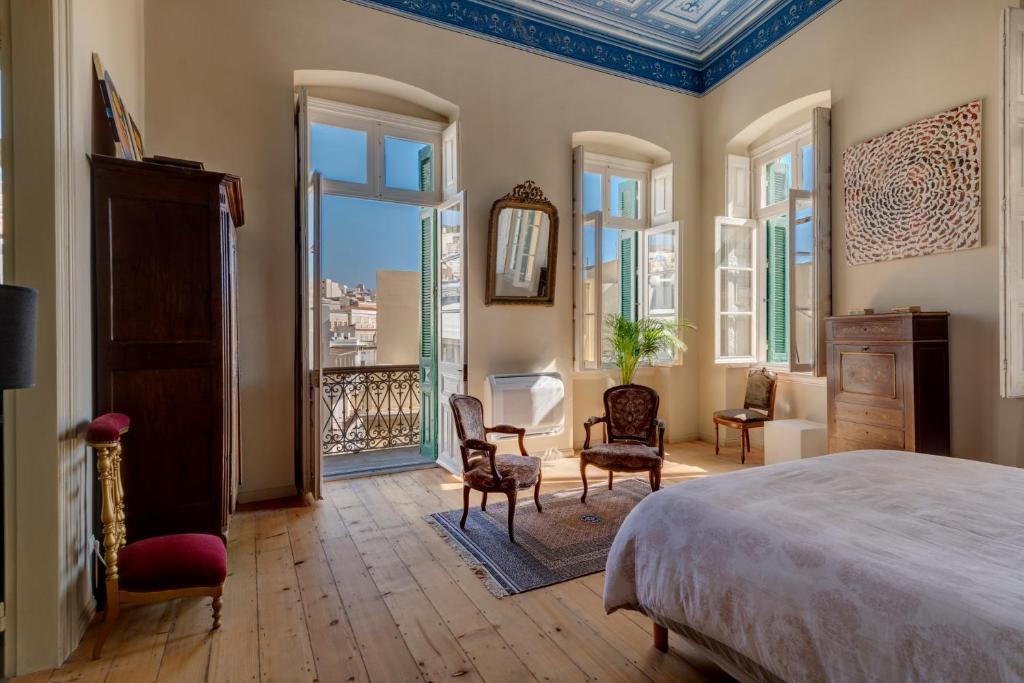 Residence 1860 Syros neoclassical in city center