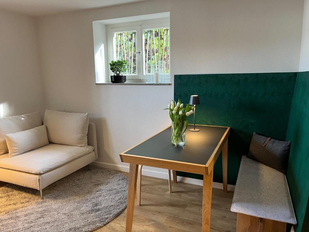 a living room with a table and a couch at Kolberg Studio - Moderne Ferienwohnung in Boppard in Boppard