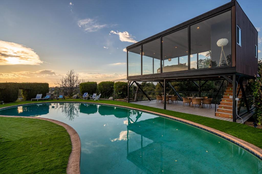 Spectacular mansion with amazing views, Covina (tarifs actualisés 2024)