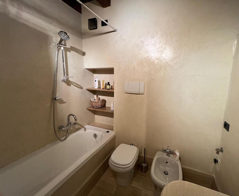 a bathroom with a tub and a toilet and a sink at L’incontro in Bergamo