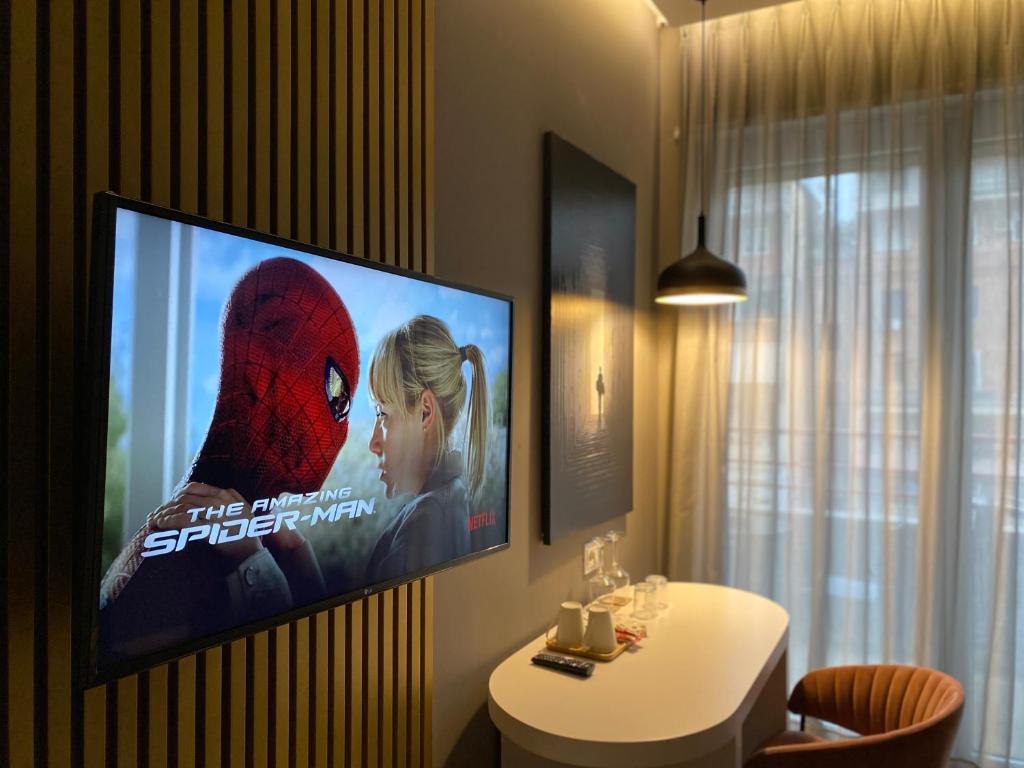 TV a/nebo společenská místnost v ubytování Retreat Apartments