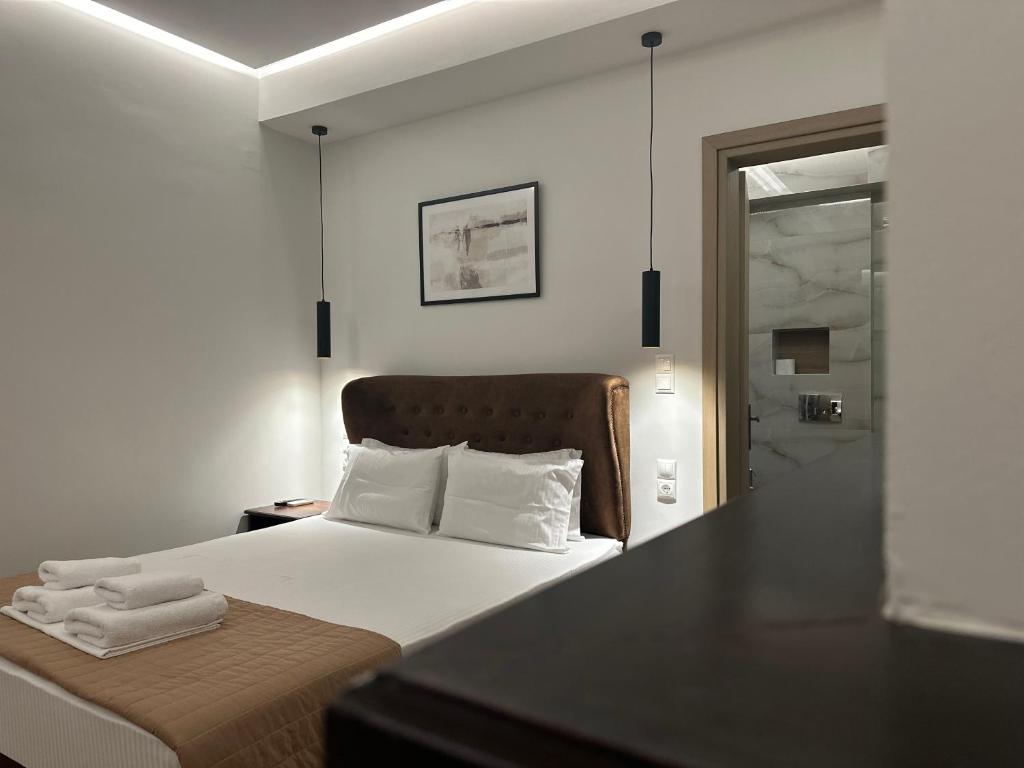 Posteľ alebo postele v izbe v ubytovaní Rooms Batalogianni