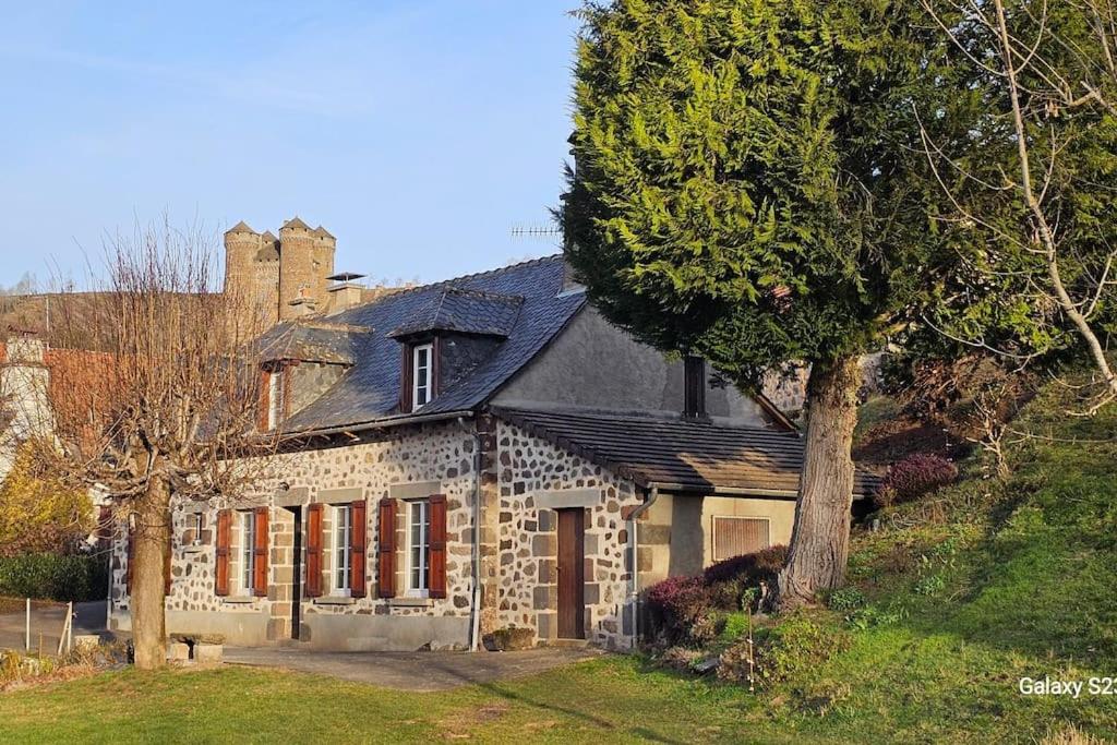 L'Oustal dé l'Adrienne é Jean , Gite de campagne au pied des montagnes