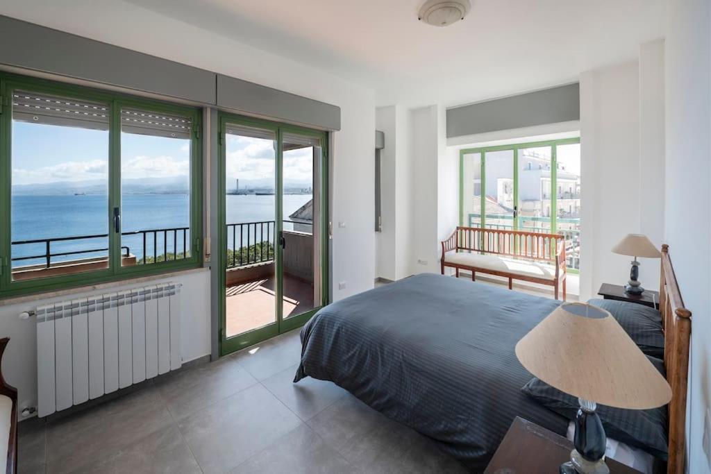 Üldine merevaade või majutusasutusest Luxury apartment con vista mare pildistatud vaade