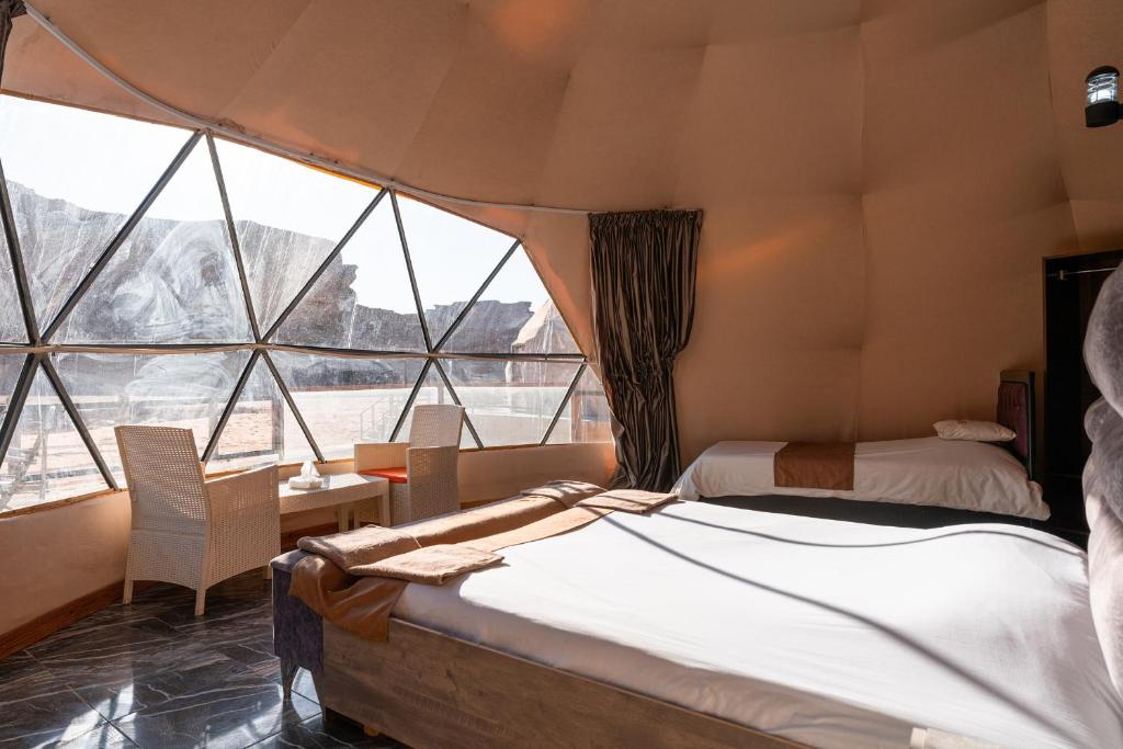 Posteľ alebo postele v izbe v ubytovaní experience staying camp.wadi rum