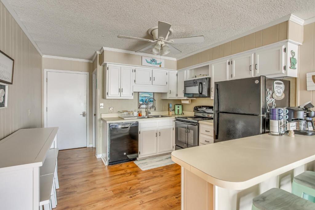Myrtle Beach Vacation Rental - Walk to the Ocean! - Apartment
