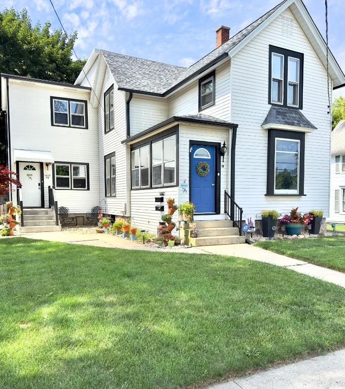 Downtown McHenry the Heart of the Fox River, McHenry (updated prices