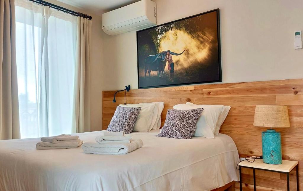 Postel nebo postele na pokoji v ubytování THE HOLY COW - Hostel & Suites