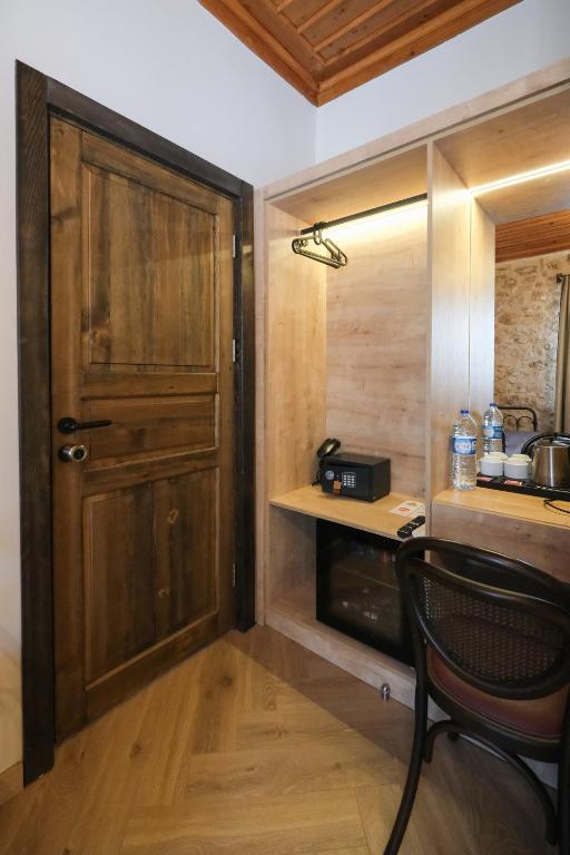 Кухня или мини-кухня в Saye Konak Hotel ' Kaleiçi&Oldtown'
