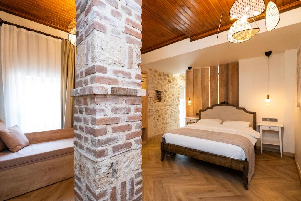 Кровать или кровати в номере Saye Konak Hotel ' Kaleiçi&Oldtown'