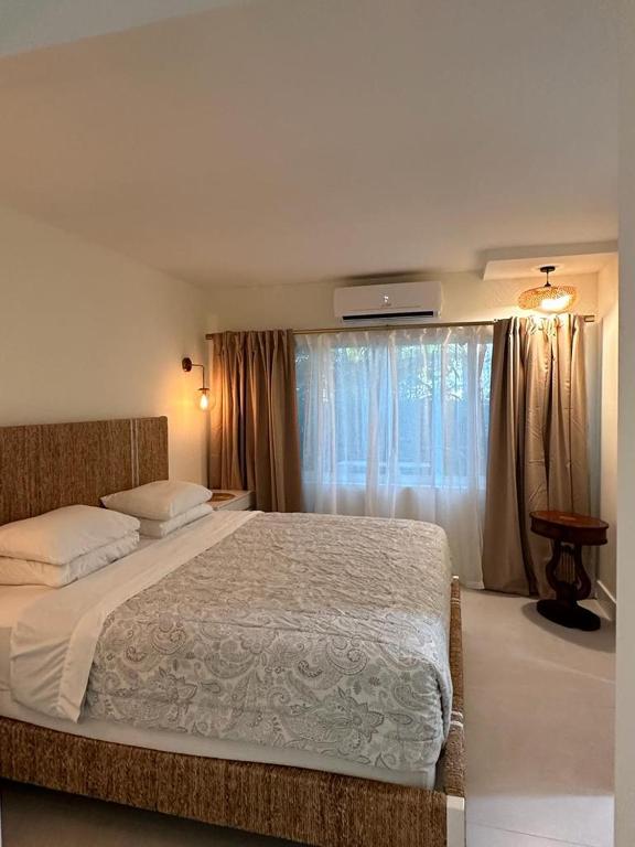 Postel nebo postele na pokoji v ubytování Green Island Inn