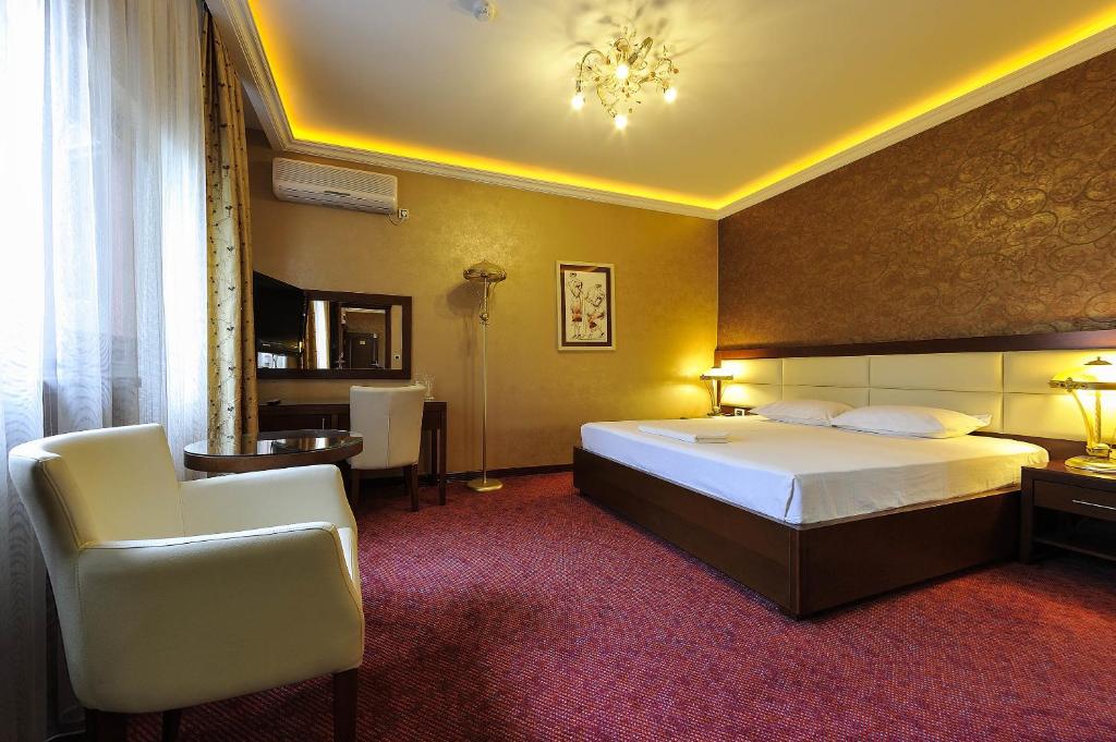 Postel nebo postele na pokoji v ubytování Hotel Sucevic Garni