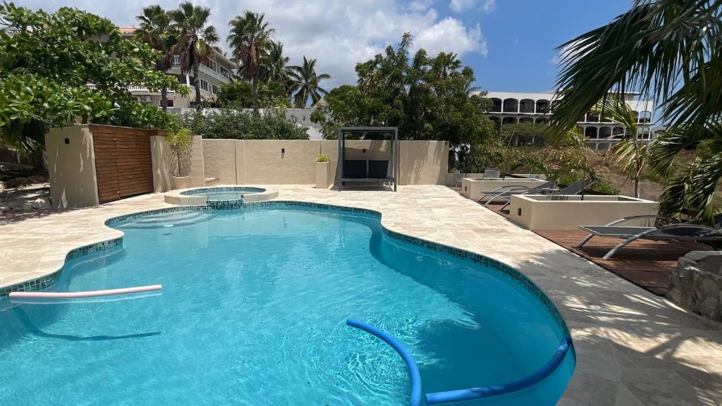 Bazén v ubytování PUUR! Appartementen Curaçao nebo v jeho okolí