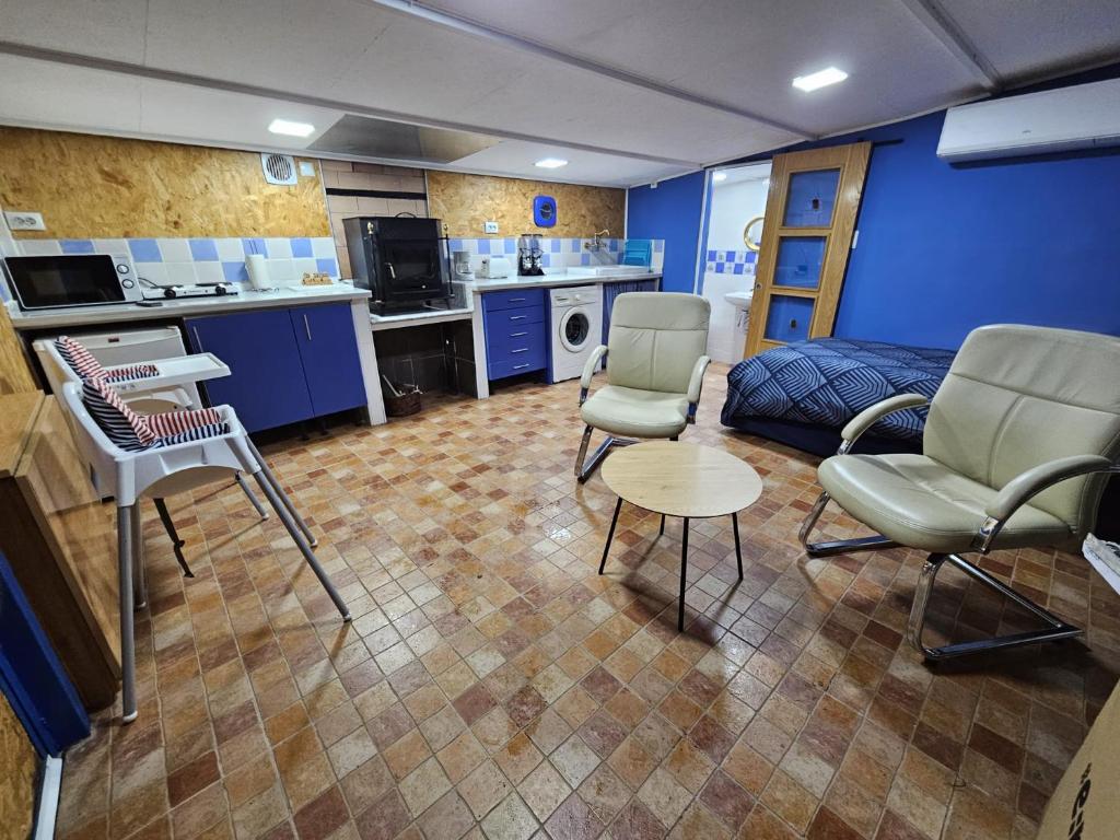 A kitchen or kitchenette at El Rincón de los Patos 1