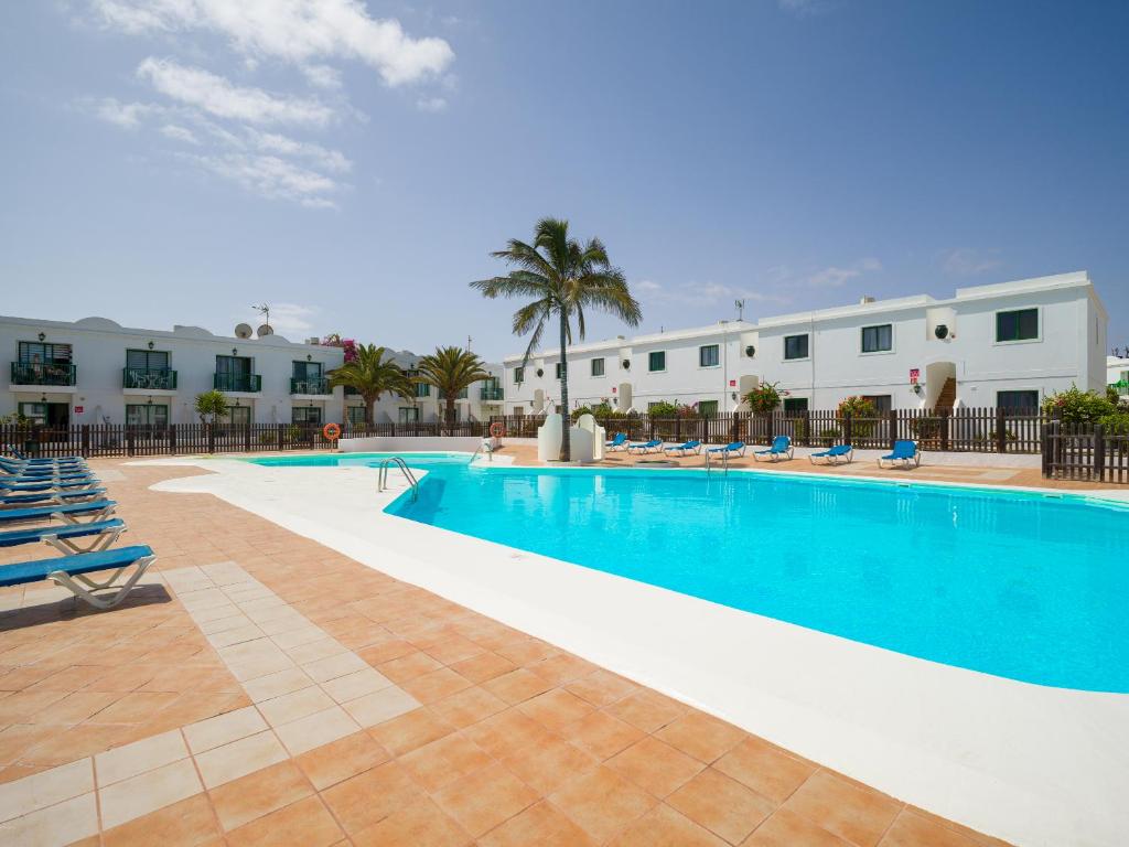 Bazén v ubytování Armonia Pool View & Wi-Fi by iRent Fuerteventura nebo v jeho okolí